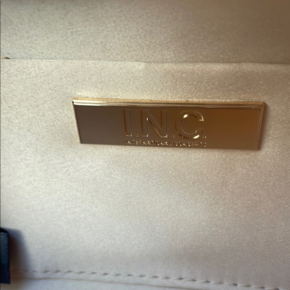 1072 Elegant Pearl and Gold Evening Clutch - Picture 7 of 10